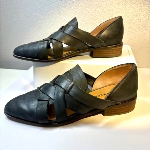 Lucky Brand Preekah Black Leather Bootie Crisscross Low Block Heel Almond Toe 8m